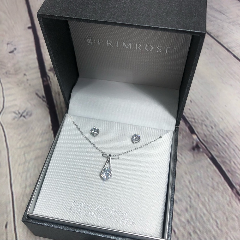 Primrose set earrings and necklace